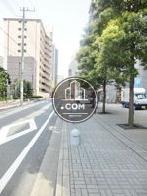 街路樹のある敷地内