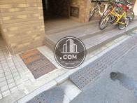 玄関前の床面です